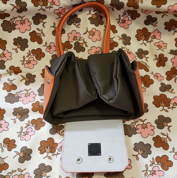 Fatta Fabbrica Italiana Foldable Olive  Handbag - Picture 4 of 10